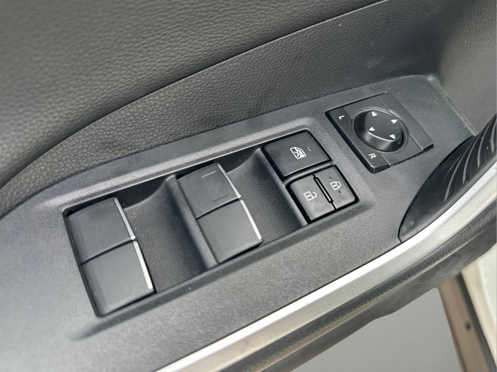Used 2019 Blizzard Pearl Toyota Hybrid XSE image 19
