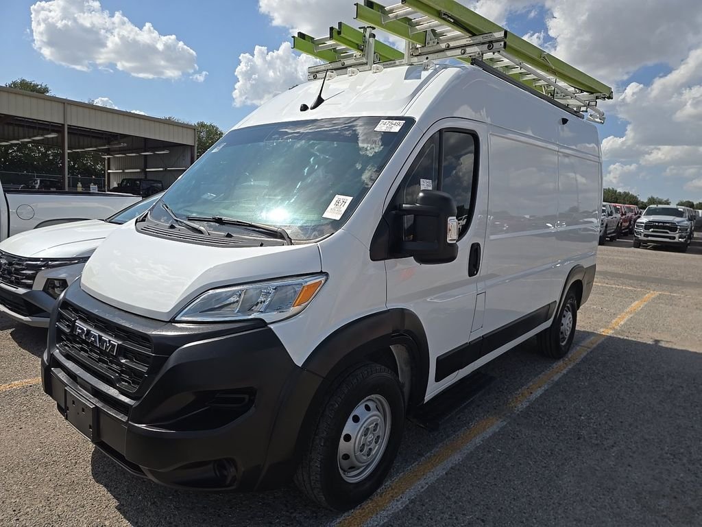 Used 2023 White Ram Base image 1