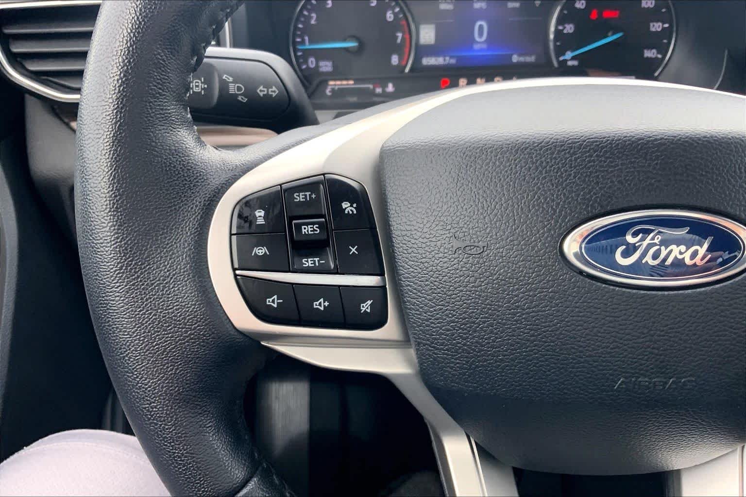 Used 2022 Star White Metallic Tri-Coat Ford Limited image 23