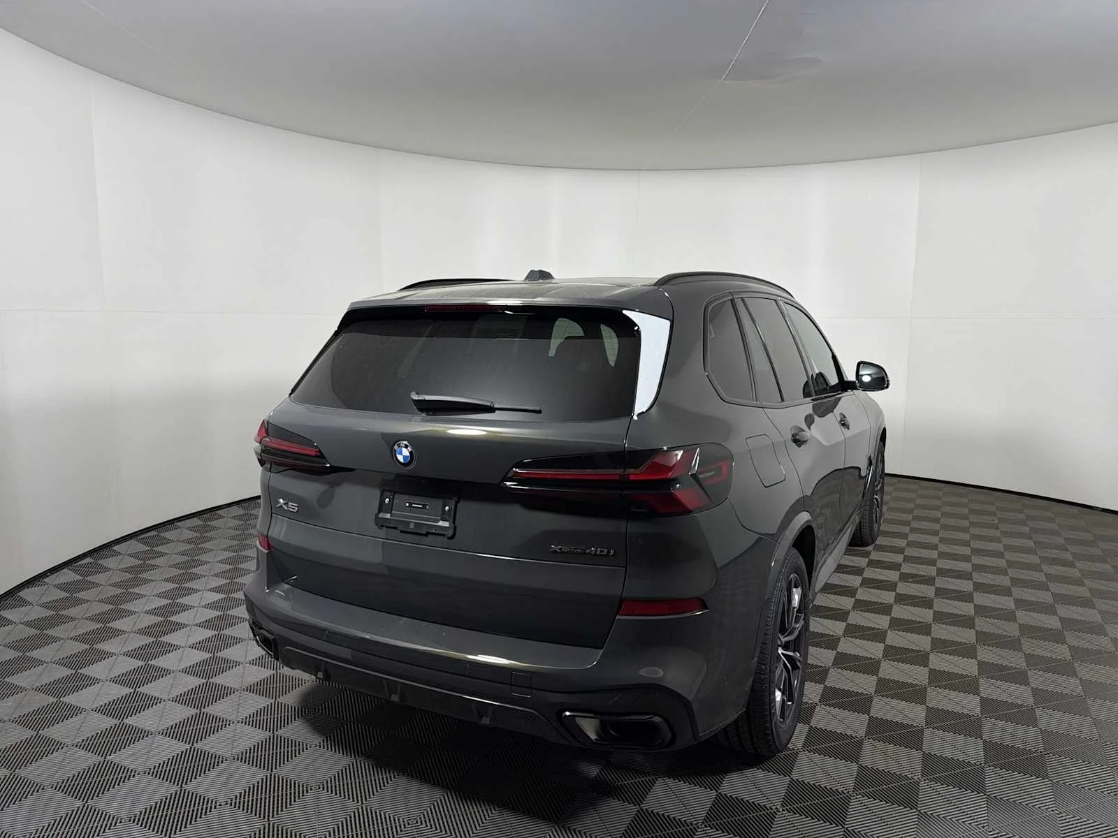 New 2026 Dravit Grey Metallic BMW xDrive40i image 9