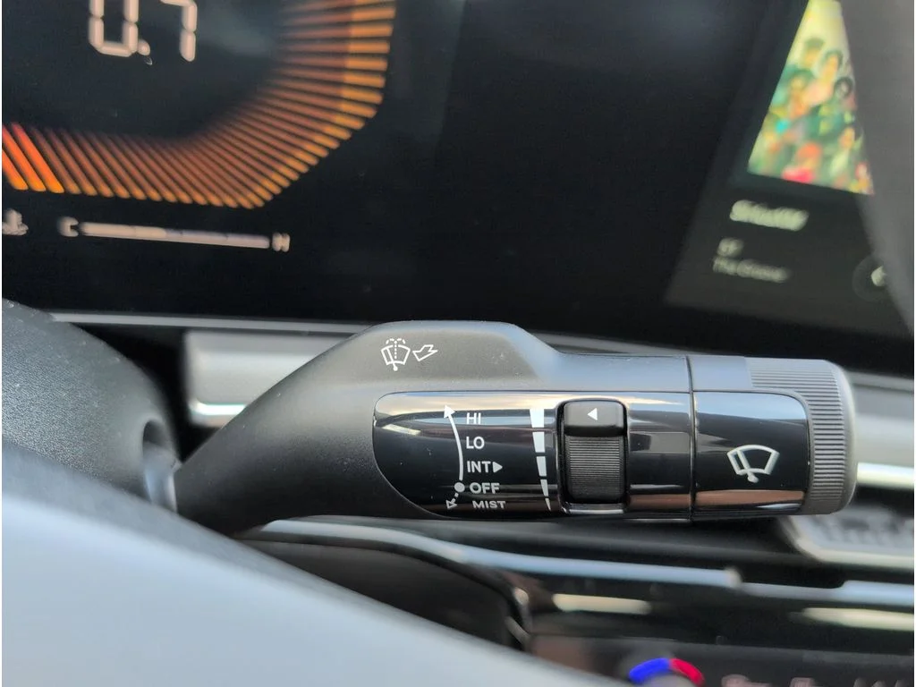 2025 Kia K5 LXS - Photo 24