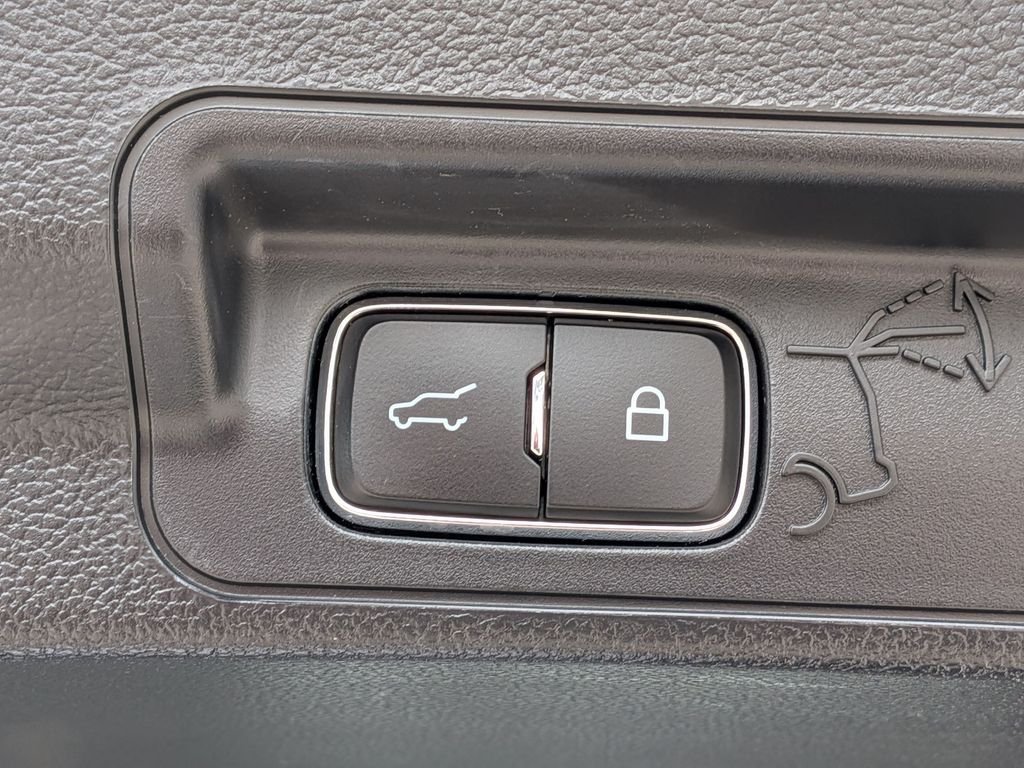 Used 2023 Green Ford XLT image 33