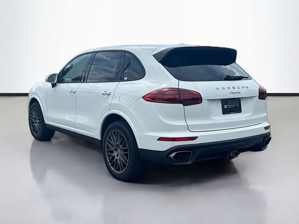 Used 2017 White Porsche Base image 5