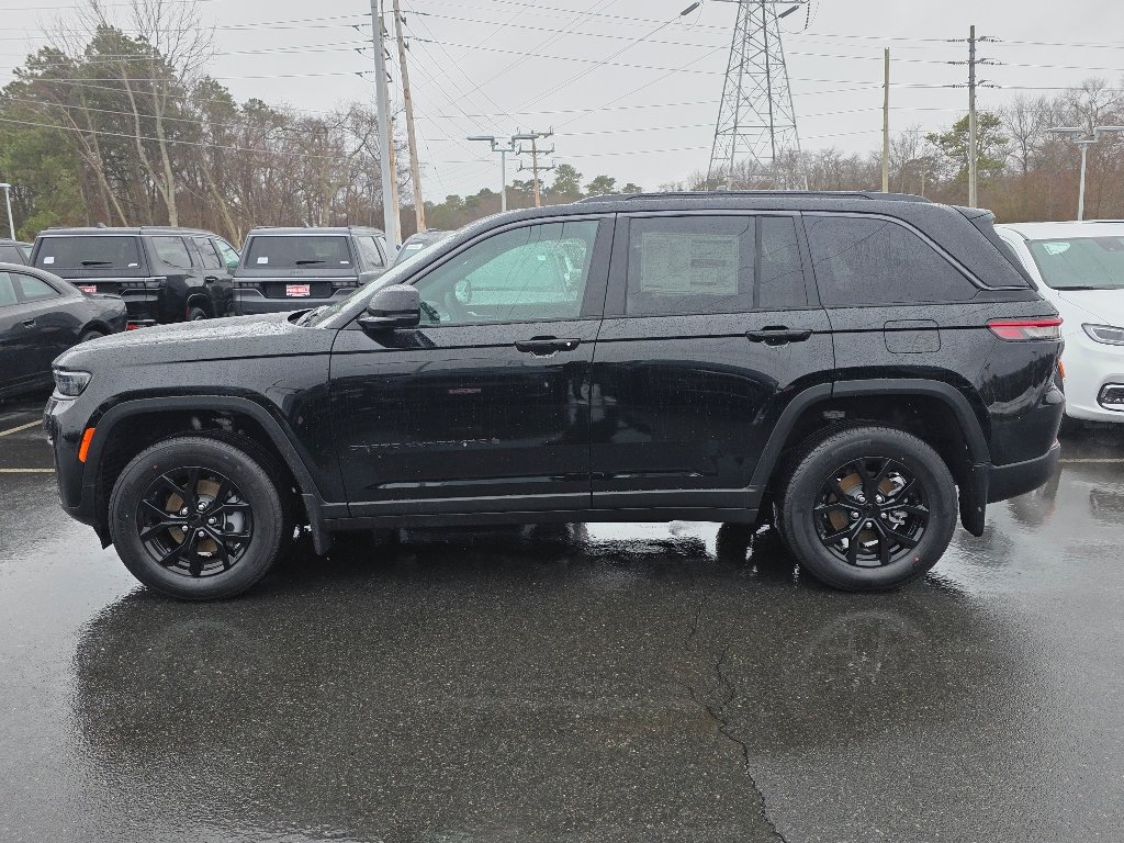 New 2026 Diamond Black Crystal Pearl-Coat Exterior Paint Jeep Altitude image 9