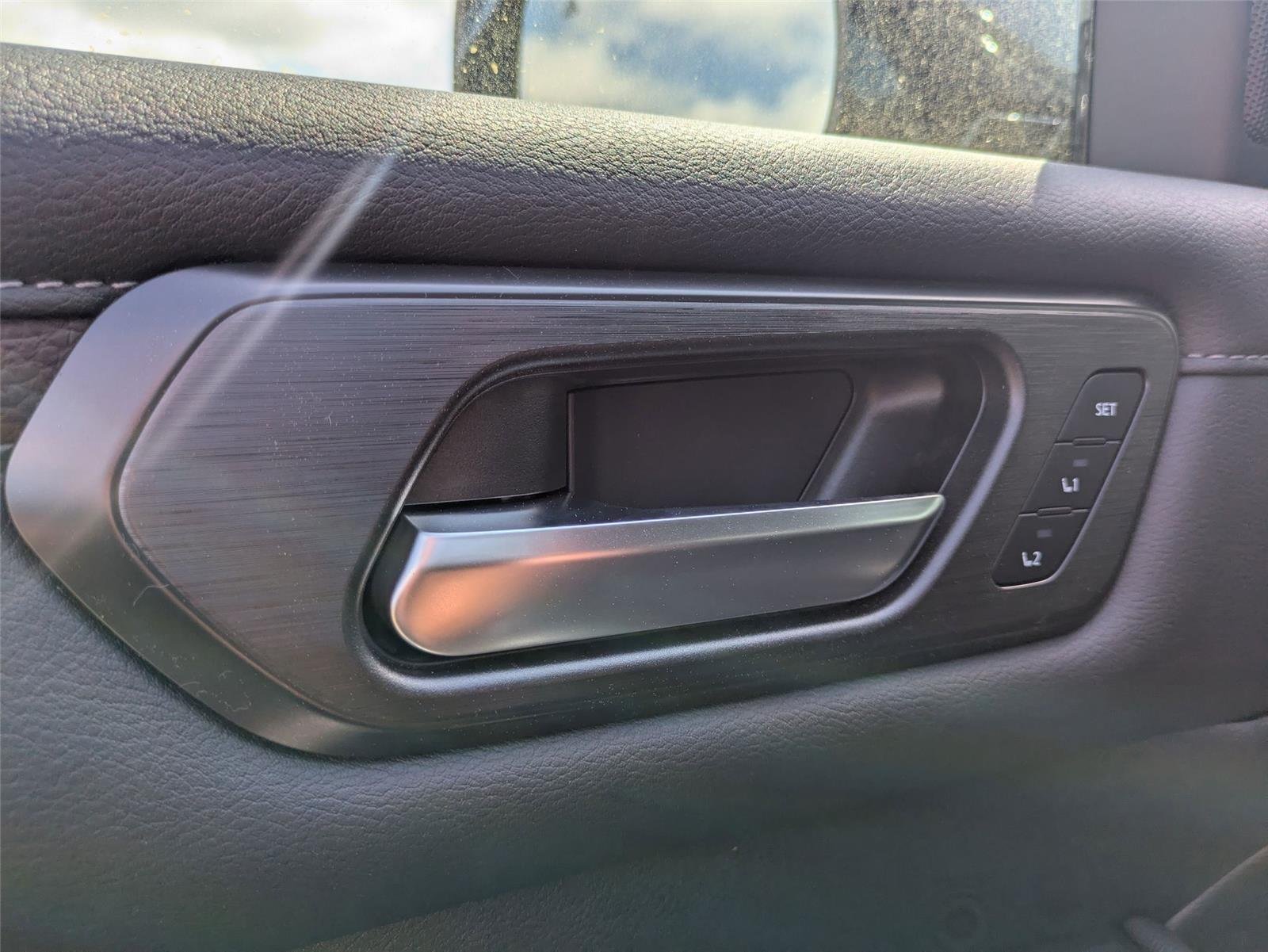 2025 Nissan Armada SL - Photo 12