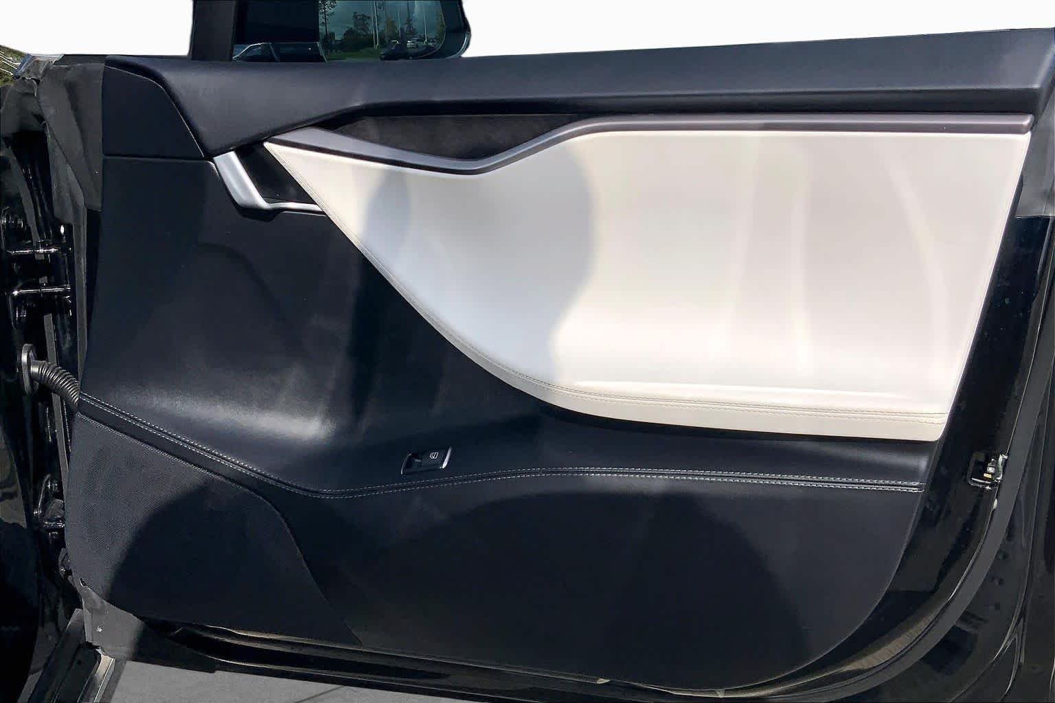 Used 2018 Obsidian Black Metallic Tesla 75D image 21