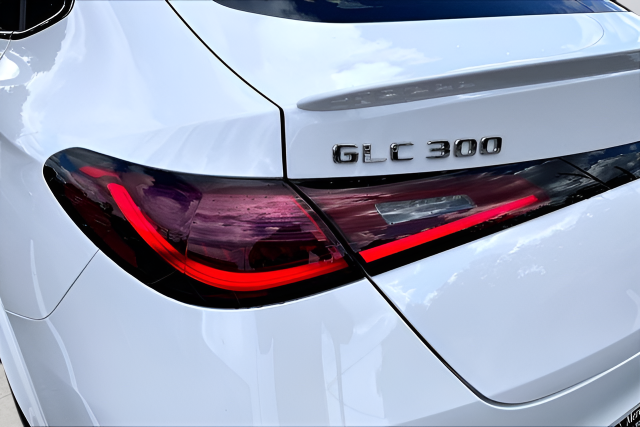 Used 2026  Mercedes-Benz GLC 300 Coupe image 32