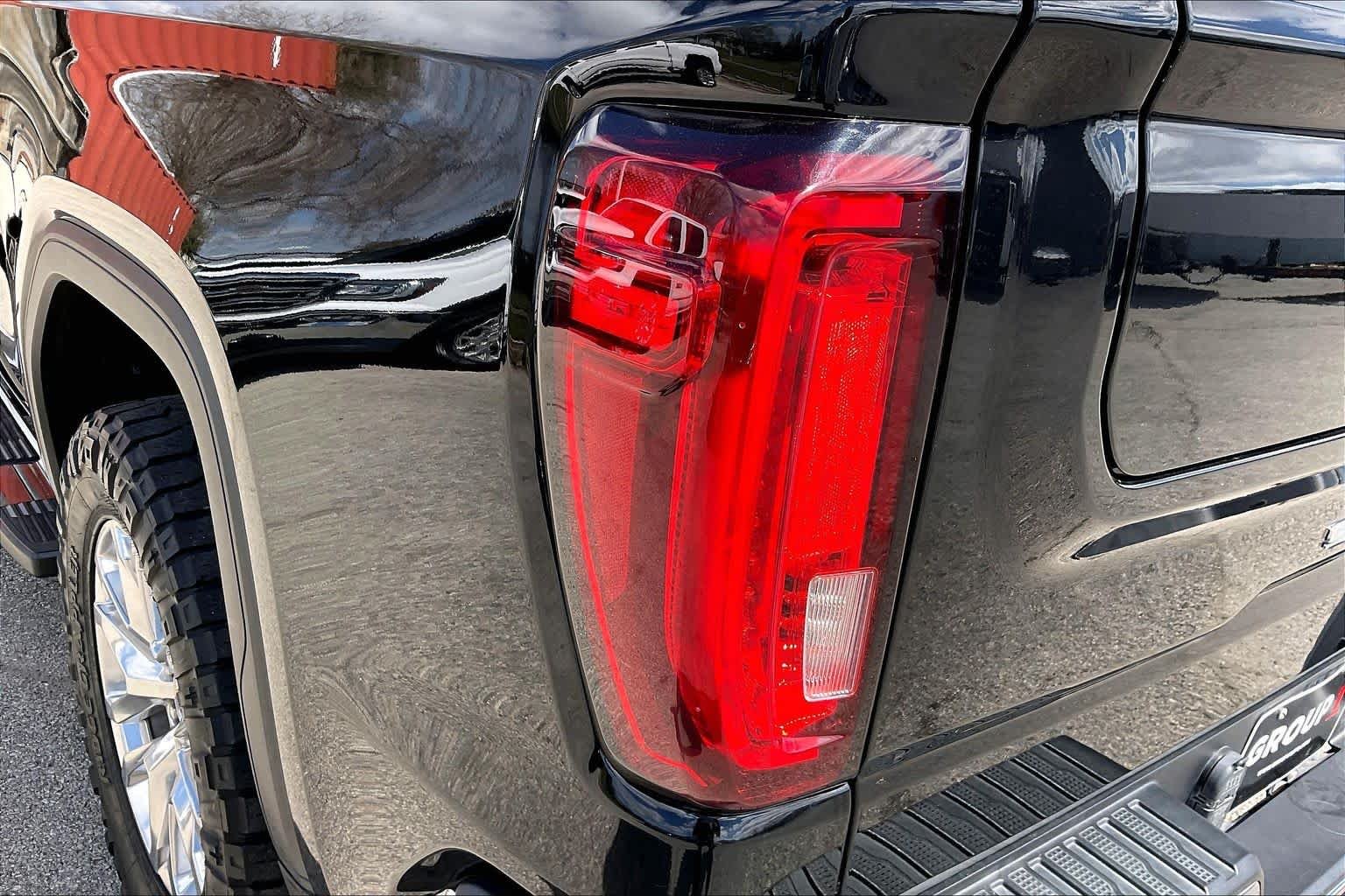 Used 2020 Onyx Black GMC SLT image 28