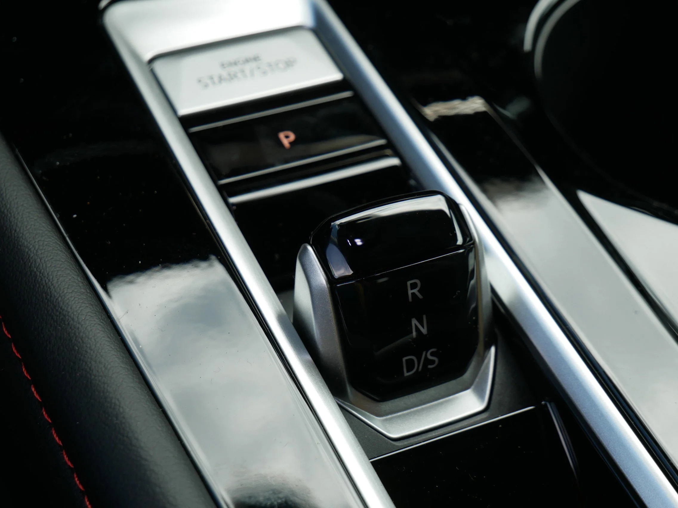 New 2026 Opal White Pearl Volkswagen 2.0T Peak Edition image 9