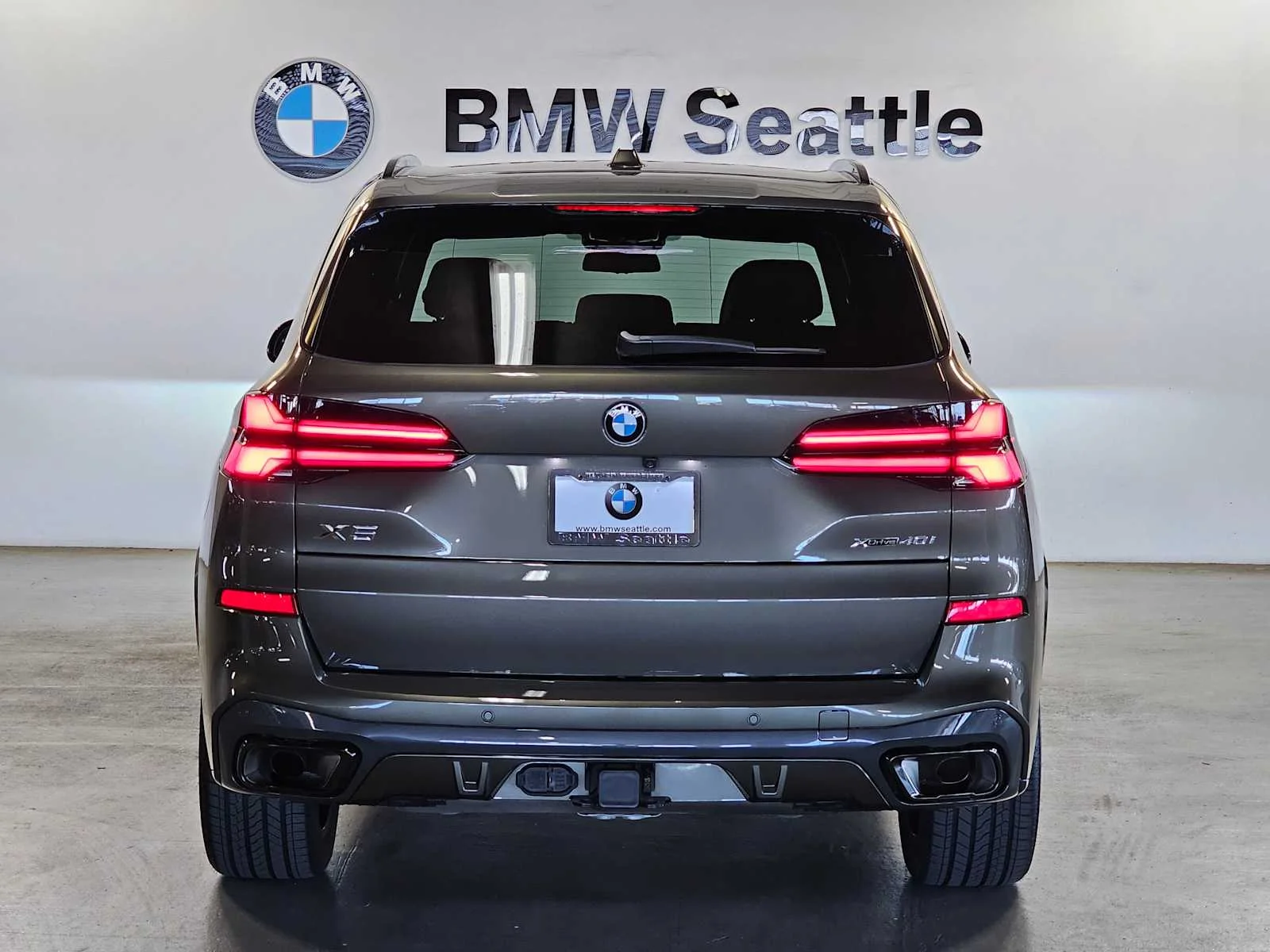Certified Used 2026 Manhattan Green Metallic BMW xDrive40i image 5