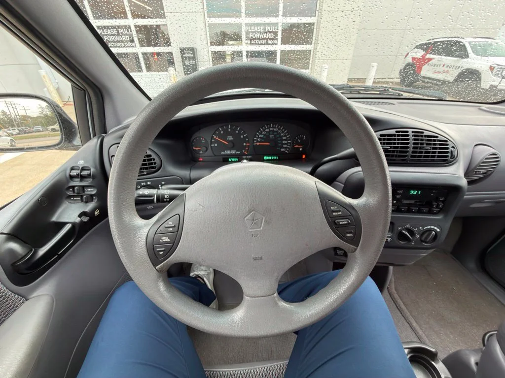 Used 1996  Plymouth SE image 10
