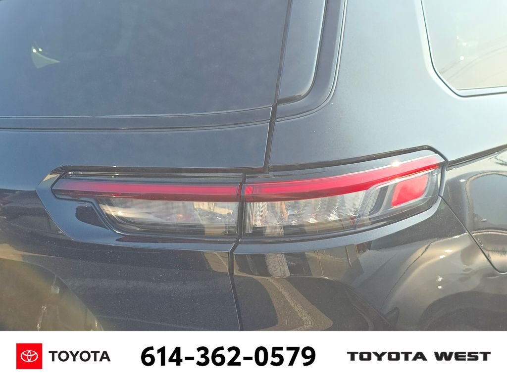 Used 2023 Black Jeep Altitude image 10