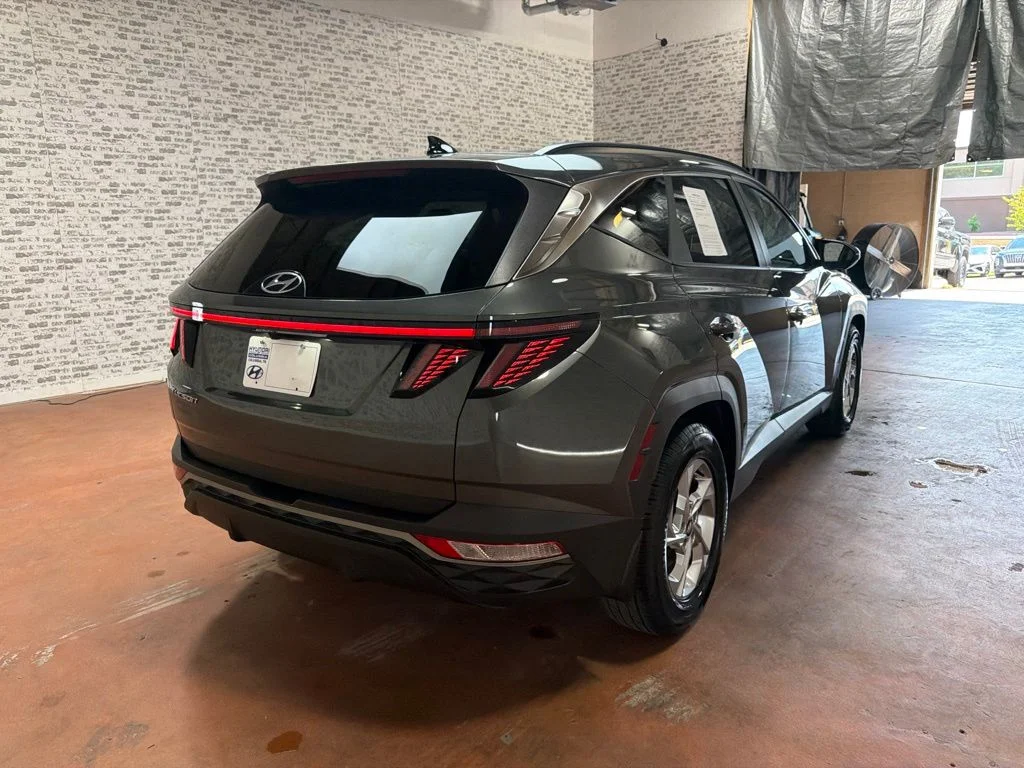 Used 2023 Amazon Gray Hyundai SEL image 7