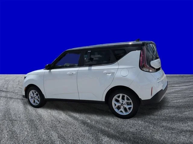 Used 2025 White Kia S image 6