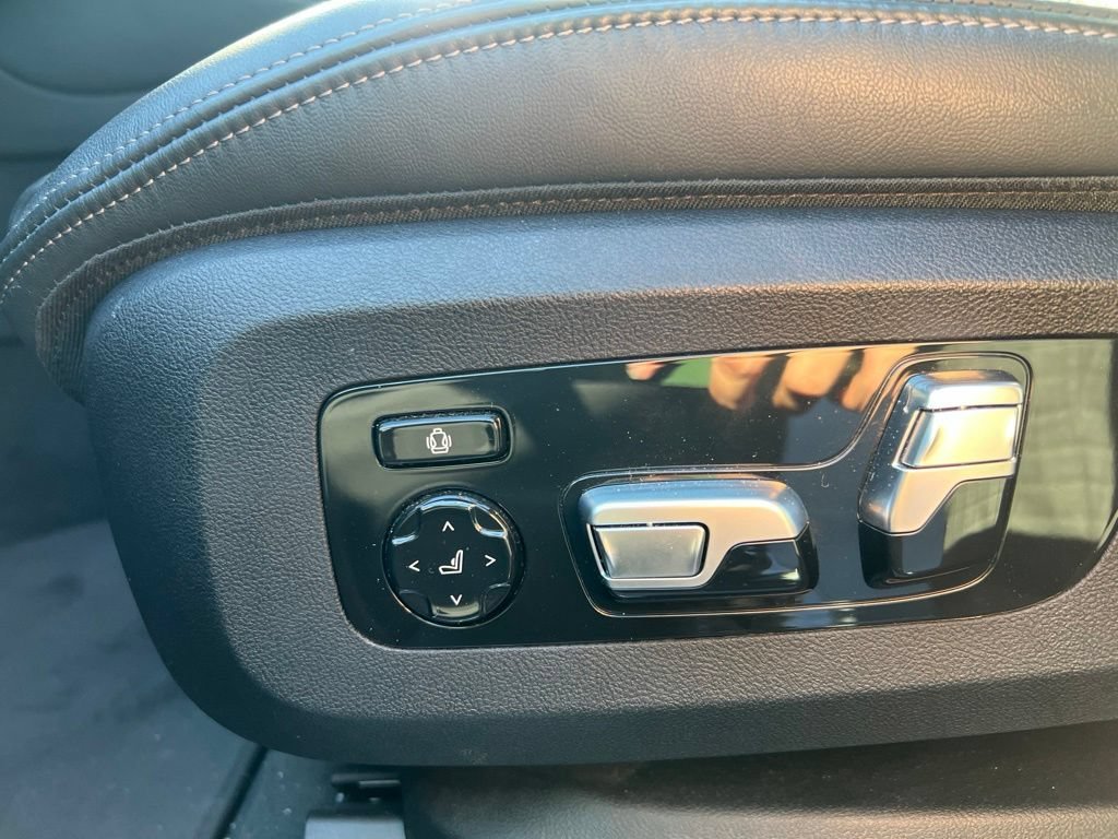 Used 2024 Black Sapphire Metallic BMW xDrive40i image 24