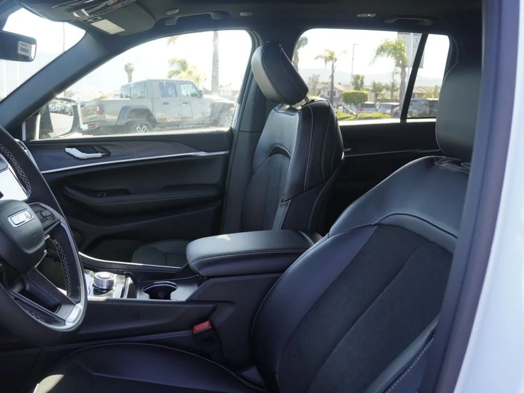 New 2026 Bright White Clearcoat Jeep Altitude image 19