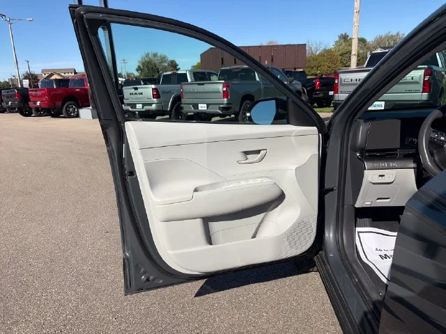 Used 2025 Gray Hyundai SEL image 15