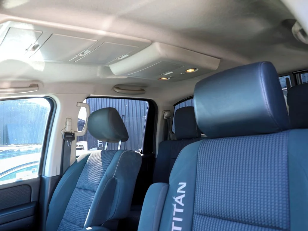 Used 2014  Nissan S image 13