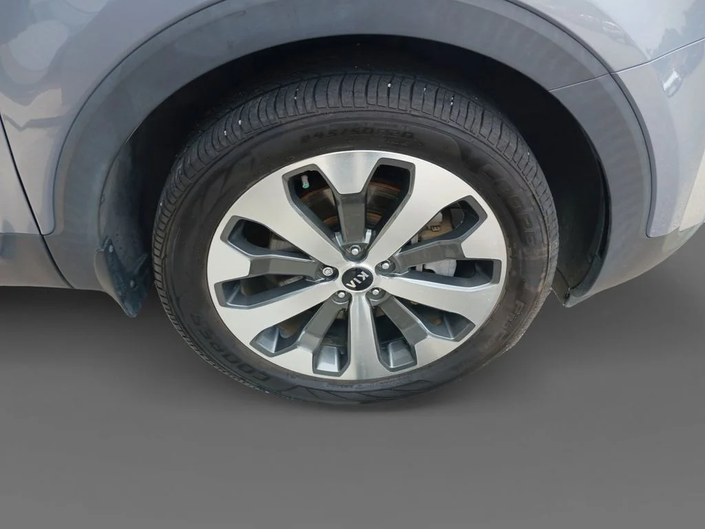 Used 2021 Silver Kia S image 16