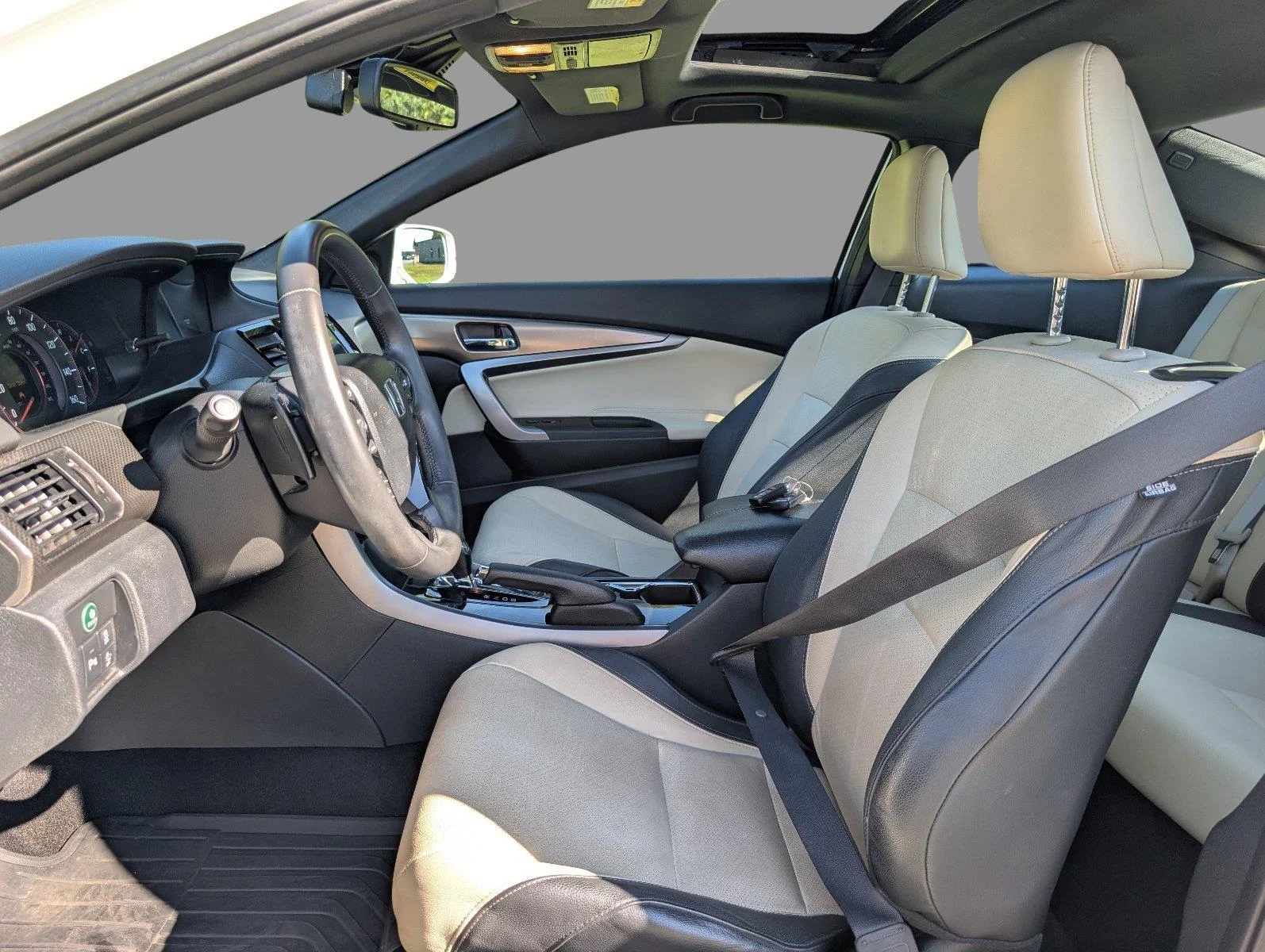 Used 2017  Honda Touring image 17