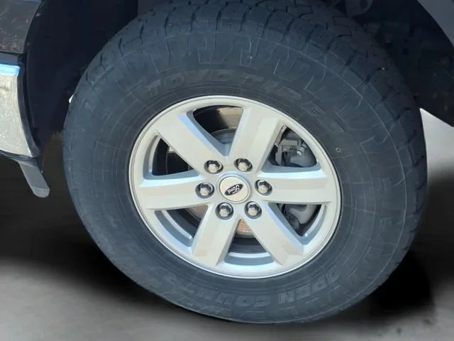 Used 2021  Ford XL image 17