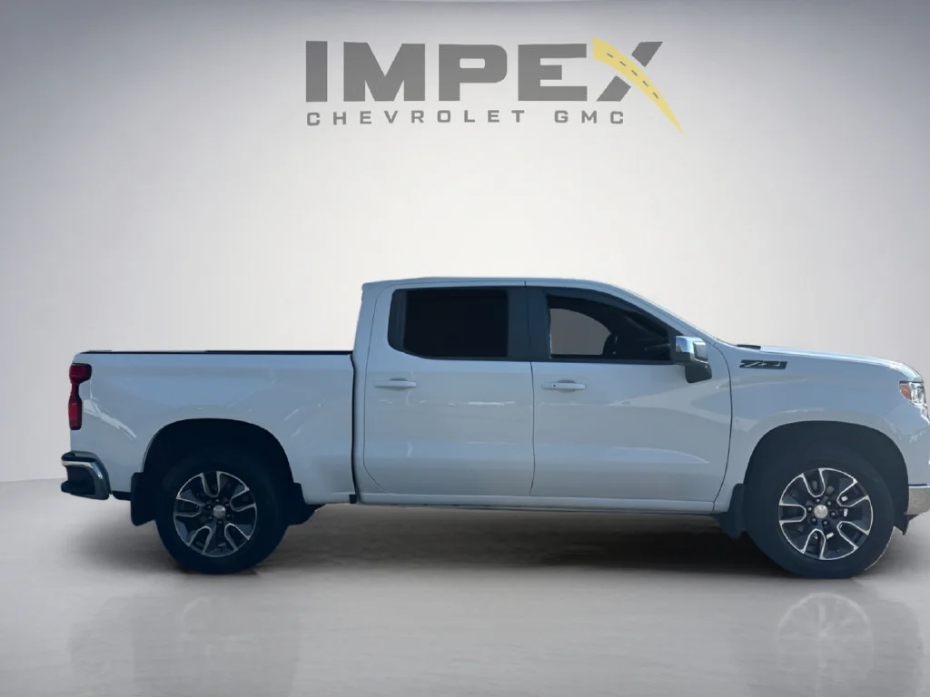 Used 2024 Summit White Chevrolet LT image 16