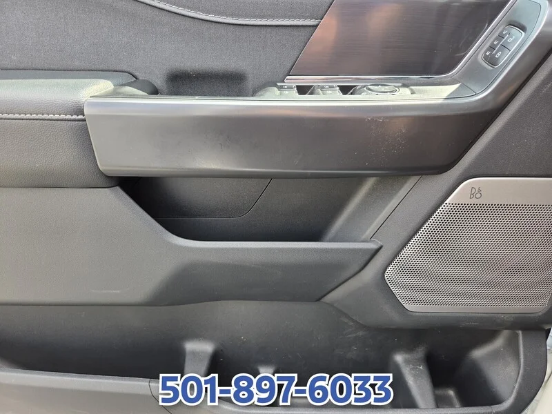 Used 2025 Oxford White FORD LARIAT 4WD SuperCrew 5.5