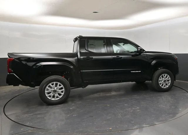 2026 Toyota Tacoma SR5 - Photo 8