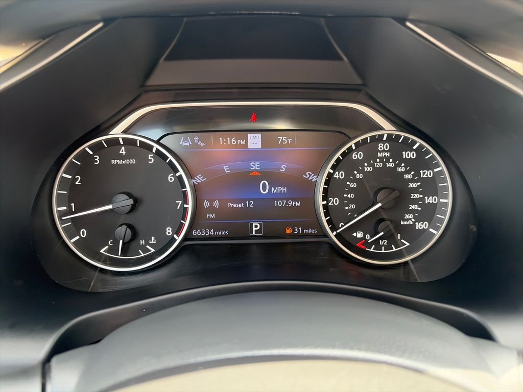 Used 2024 Pearl White Nissan Platinum image 16