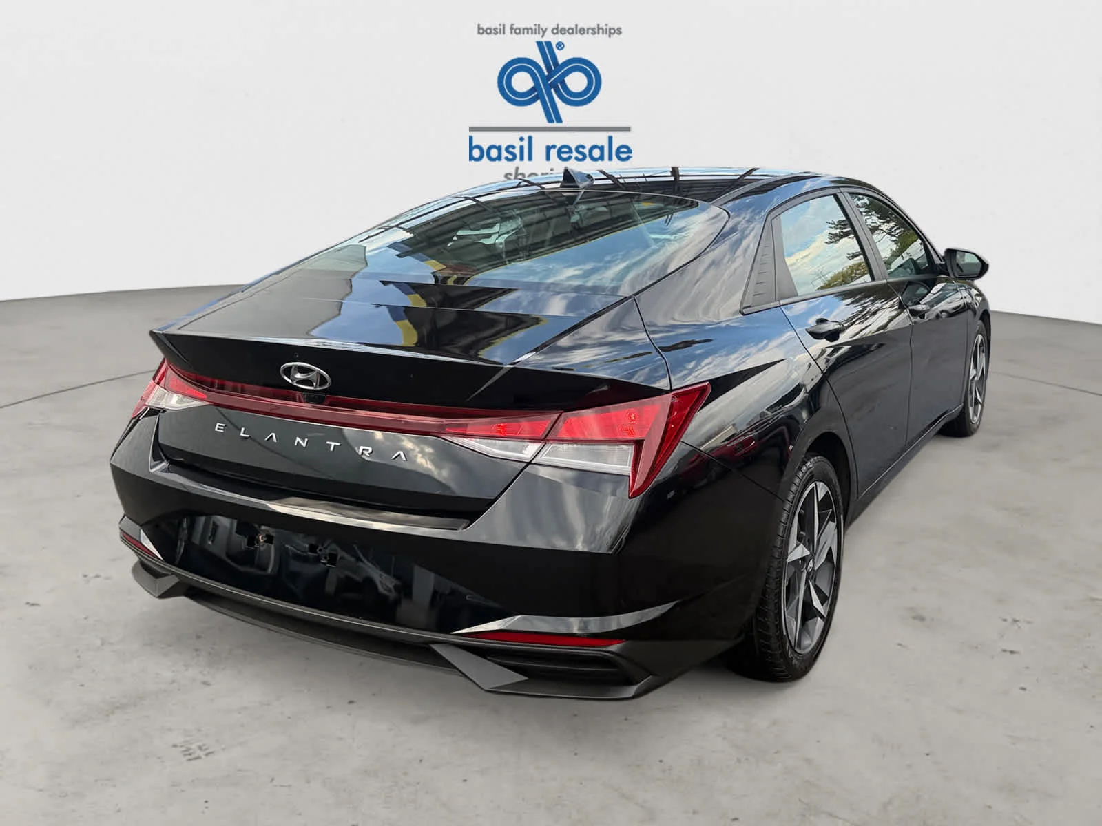 Used 2023 Phantom Black Hyundai SEL image 7