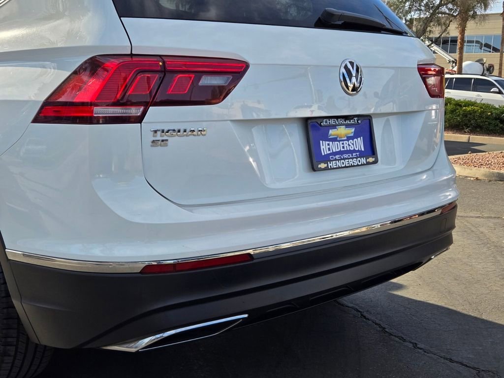 Used 2020 White Volkswagen SE image 5
