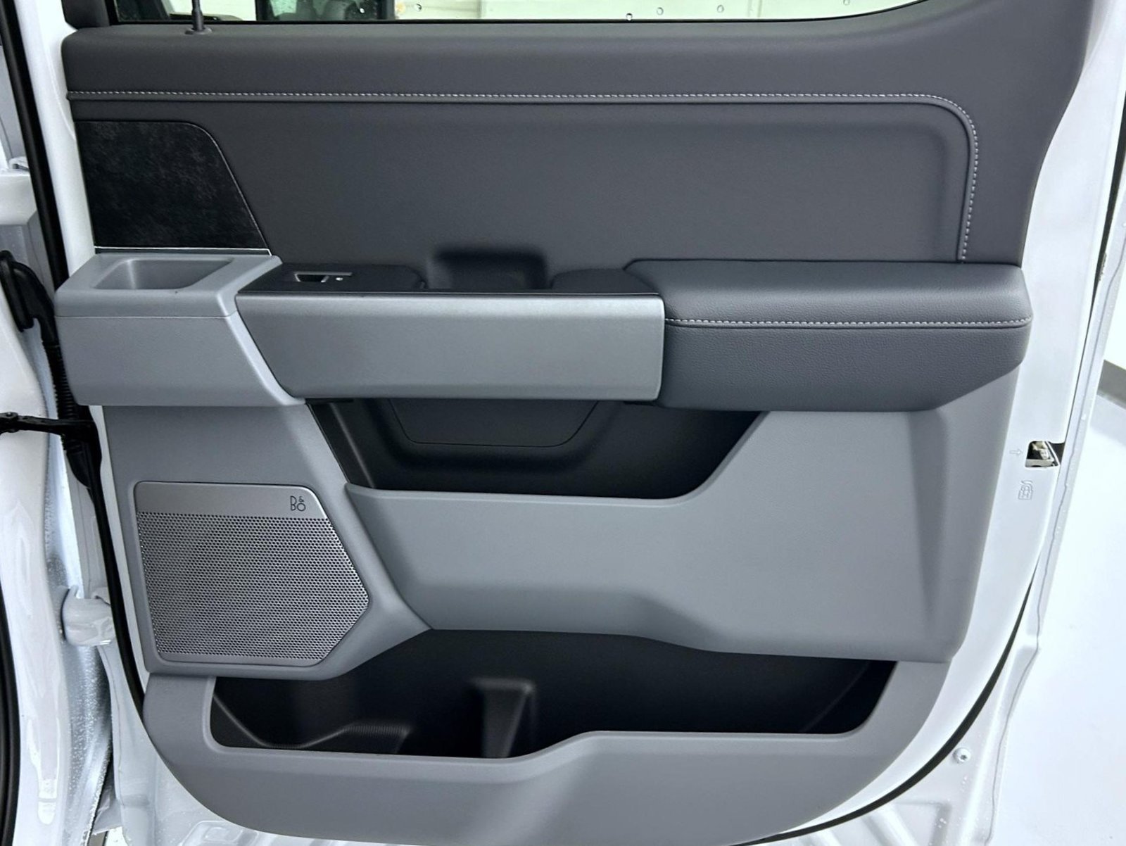 New 2026 Oxford White Ford XLT image 17