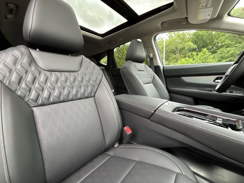 New 2026 Black Nissan Platinum image 28