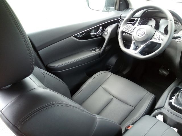 Used 2019 Gun Metallic Nissan SL image 13