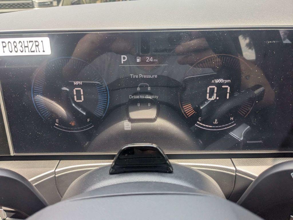 New 2027 White Hyundai SEL AWD image 26