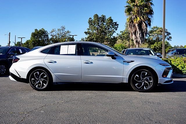 Used 2024 Silver Hyundai SEL image 6