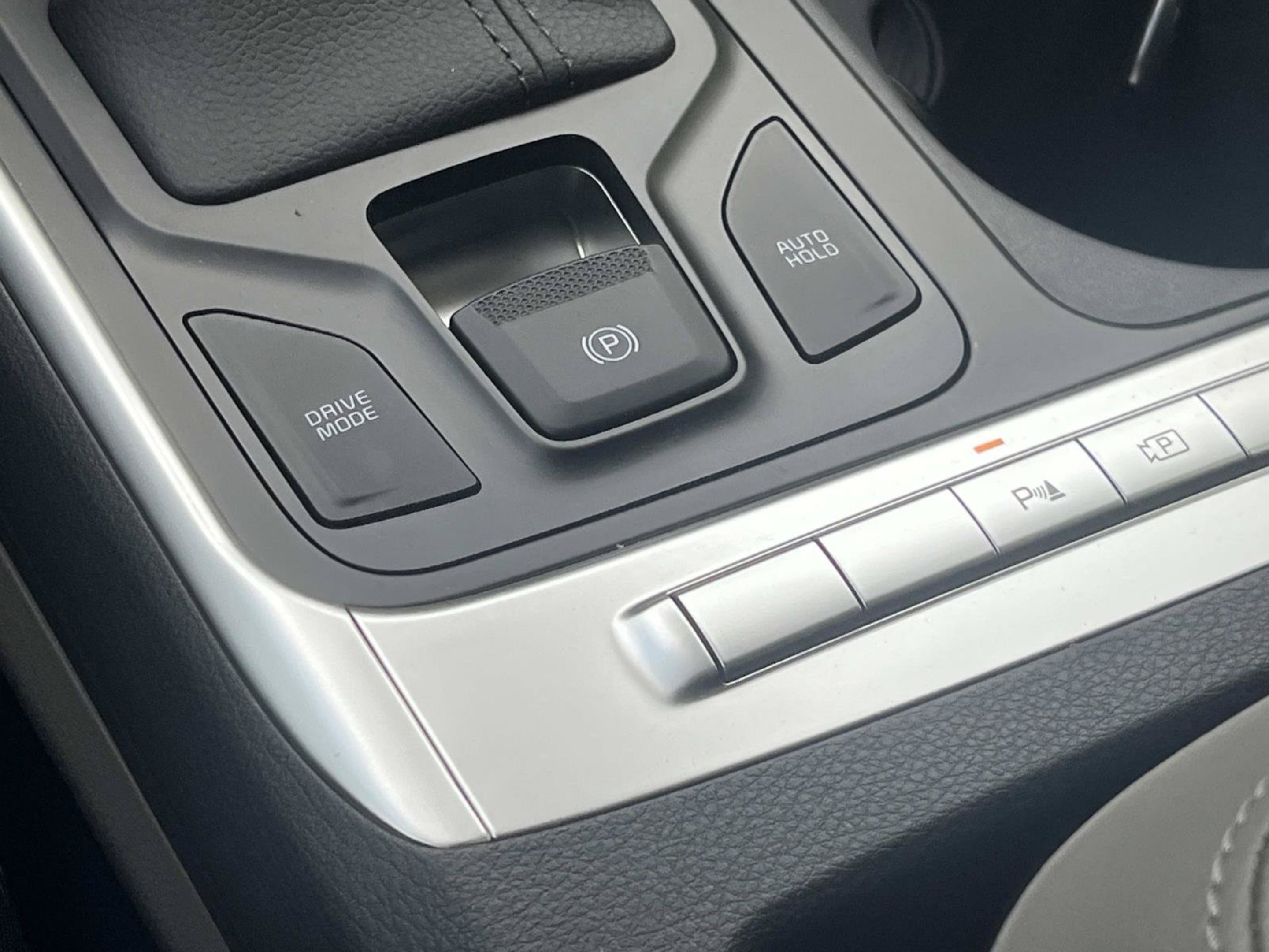 New 2026 Snow White Pearl Kia LX image 26