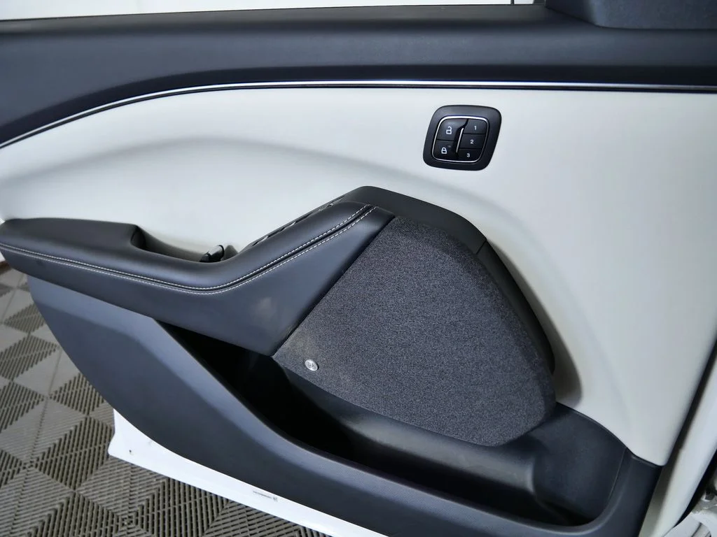 Used 2022 White Ford Premium image 27