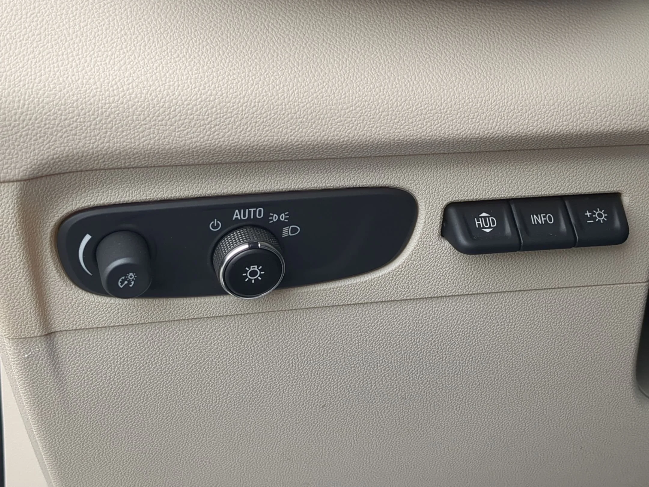 Used 2023 Moonstone Gray Metallic Buick Avenir image 17