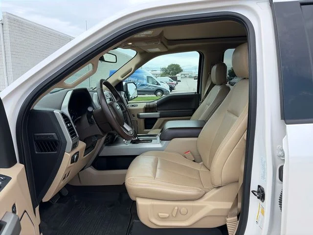 Used 2019 White Ford Lariat image 9