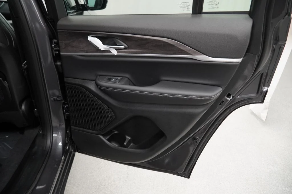 Used 2025 Gray Jeep Limited image 32