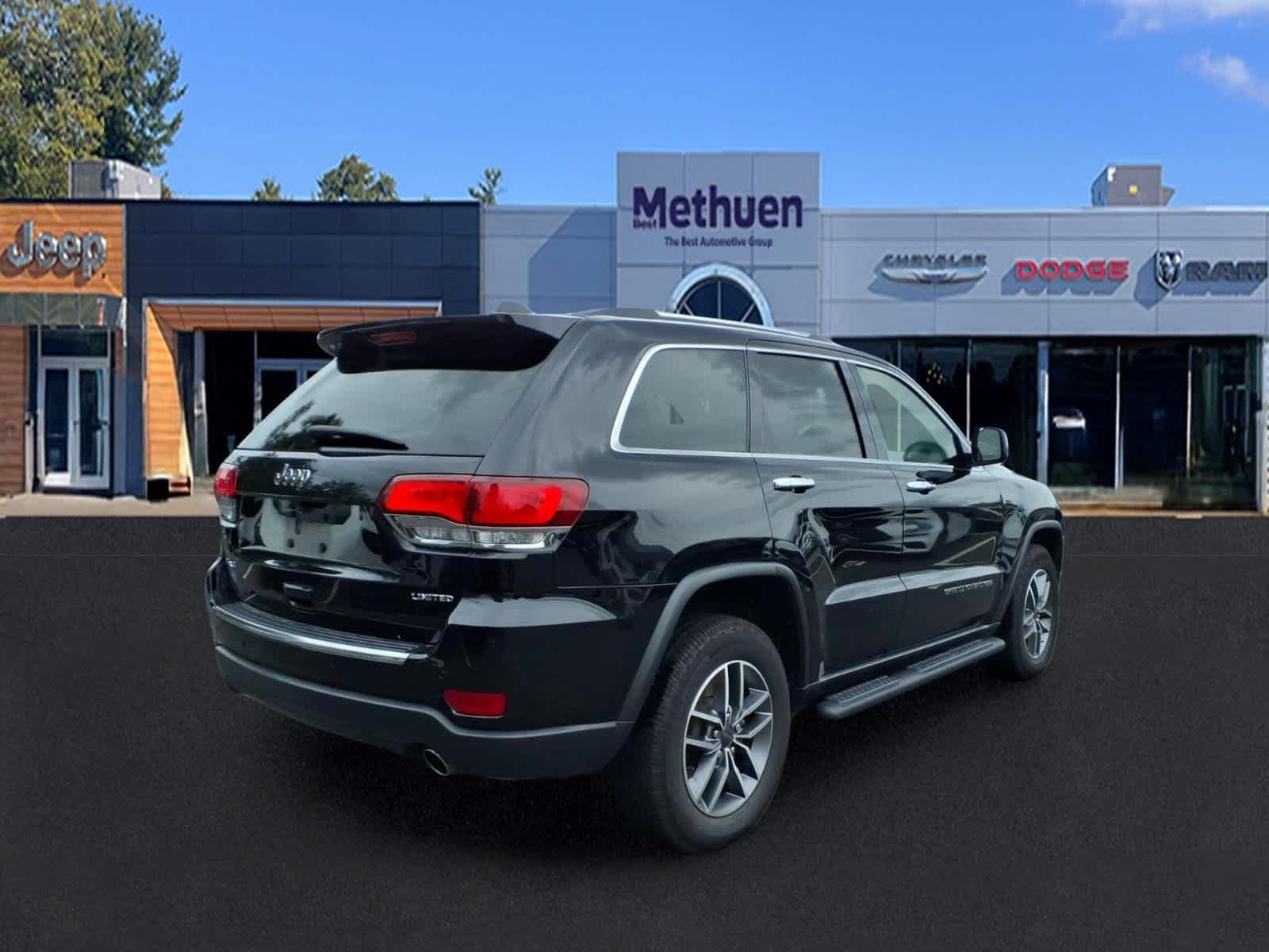 Used 2021 Diamond Black Crystal Pearlcoat Jeep Limited image 5