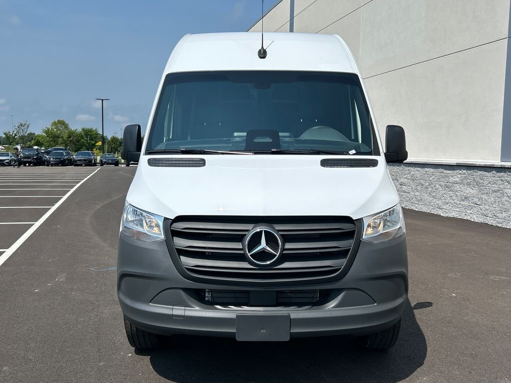 New 2026 Arctic+White Mercedes-Benz Cargo 144 WB image 3