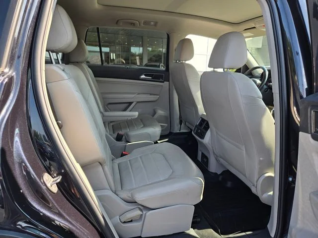 Used 2018 Black Volkswagen SEL Premium image 21