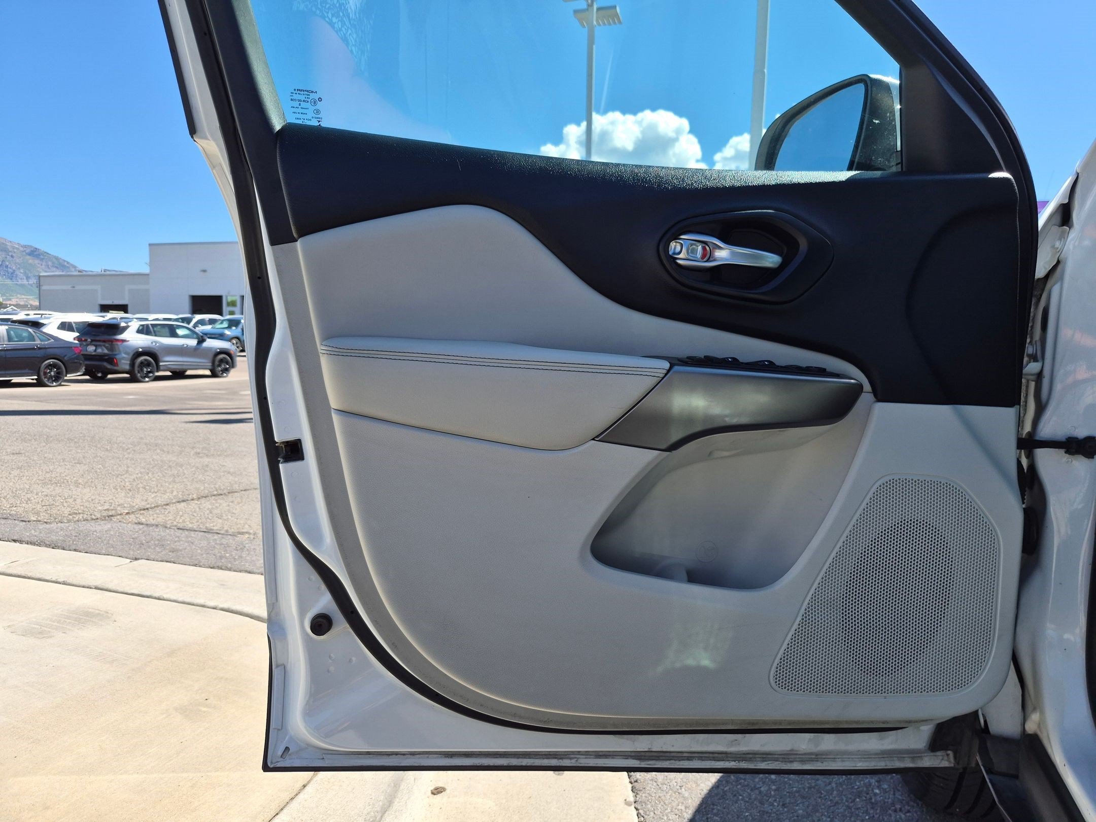 Used 2020 Bright White Clearcoat Jeep Latitude Plus image 11