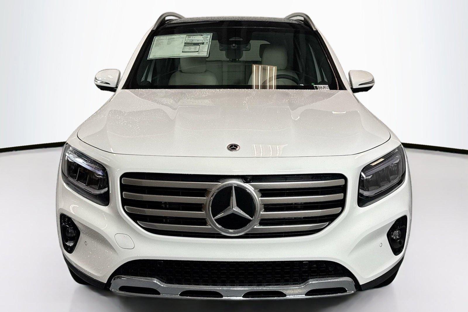 New 2026 Polar White Mercedes-Benz GLB 250 image 2