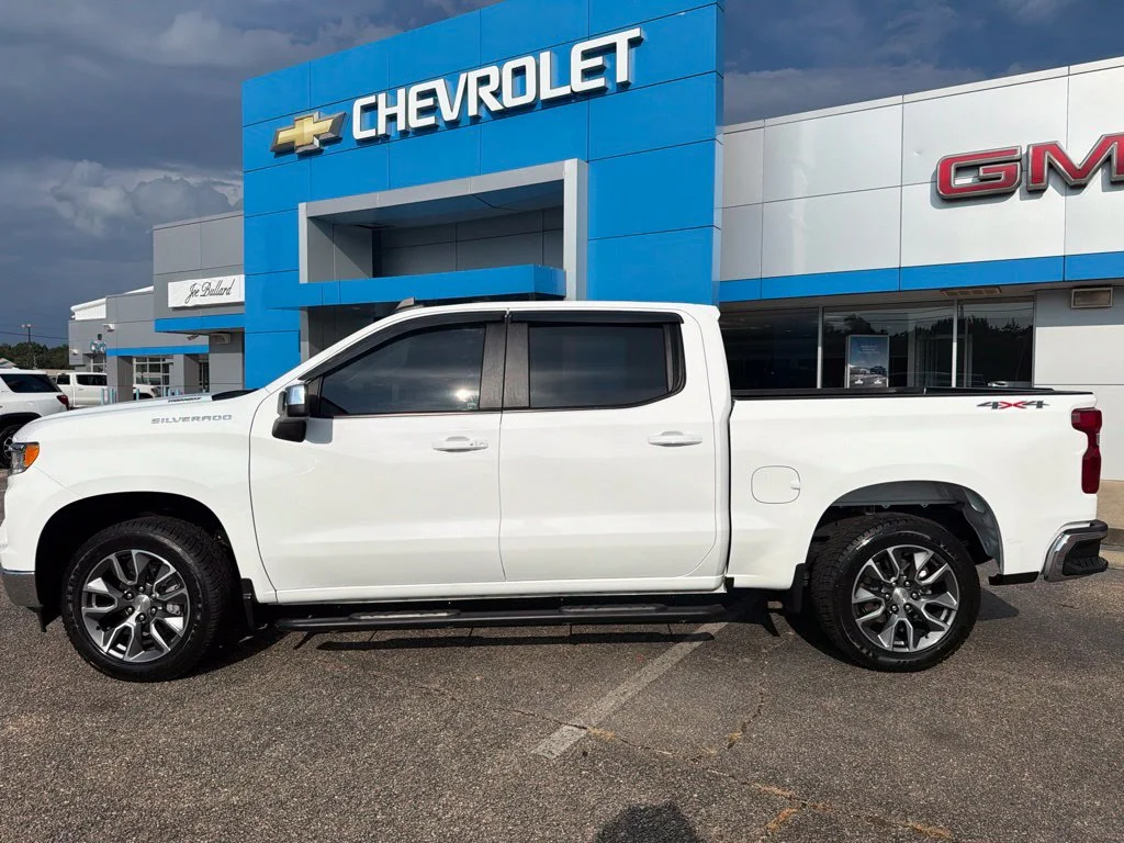 Used 2024 Summit White Chevrolet LT image 2