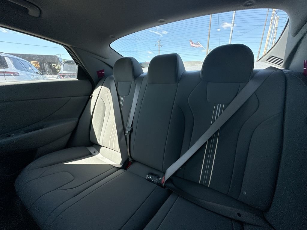 2025 Hyundai Elantra SEL - Photo 48
