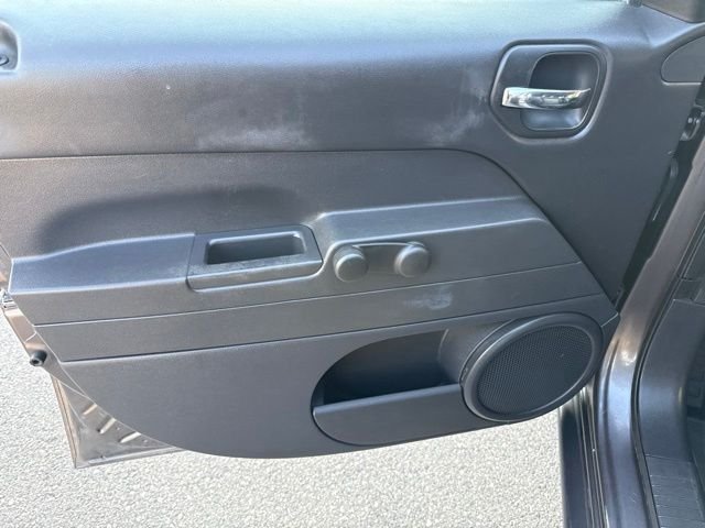 Used 2015 Gray Jeep Sport image 17