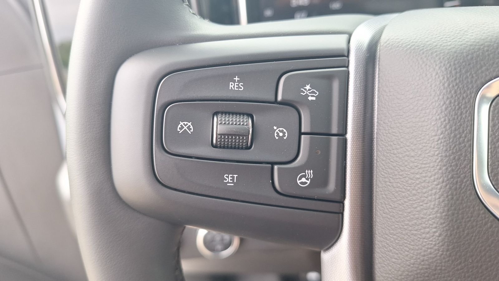 Used 2025 White GMC SLT image 20